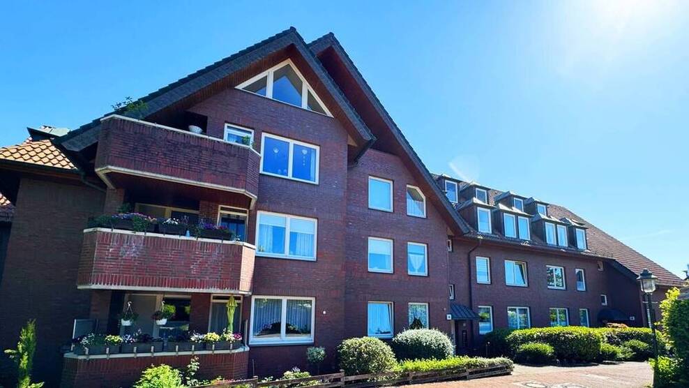 Sonnige 3-Zimmer-Dachgeschoßwohnung mit Balkon in Rellingen