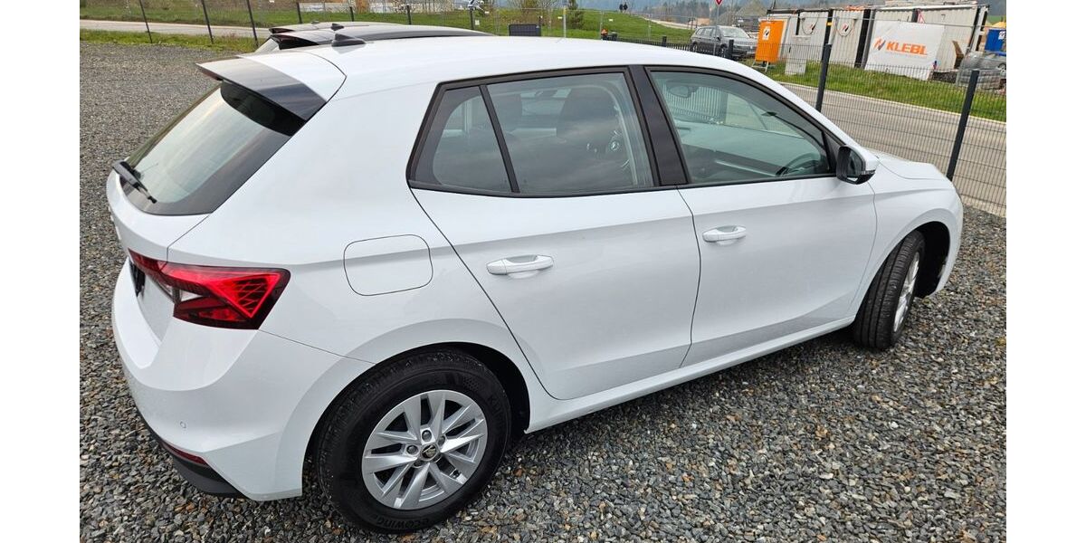 Skoda Fabia 25.000 km 16.990 &euro; Parkstein 92711