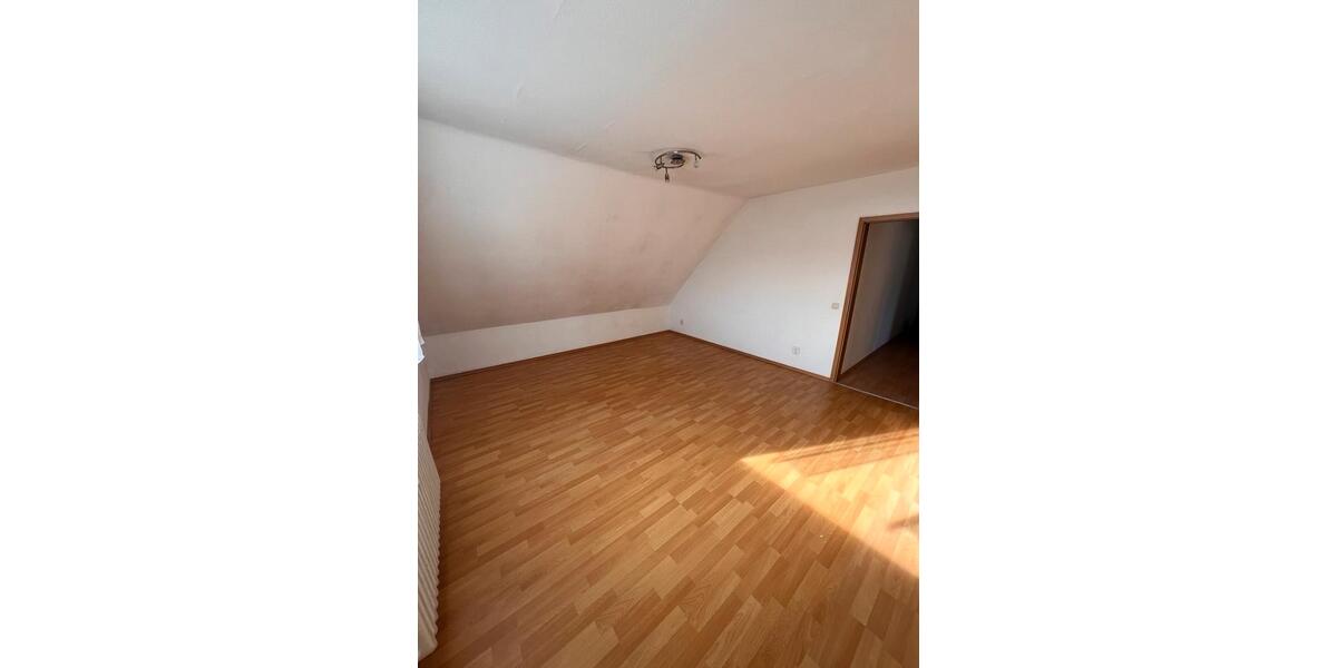 Dachgeschoßwohnung Baumholder - 3 Zimmer, 96 m&sup2;, 700&euro; | Angebot:25379185