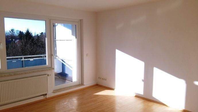 Attraktive, helle 3-Raum-Wohnung mit großem Balkon