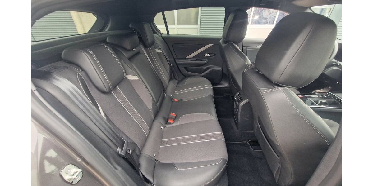 Opel Astra 1.5DGS Line Klimaautomatik Automatik 64.000 km 21.998 &euro; Landau 76829