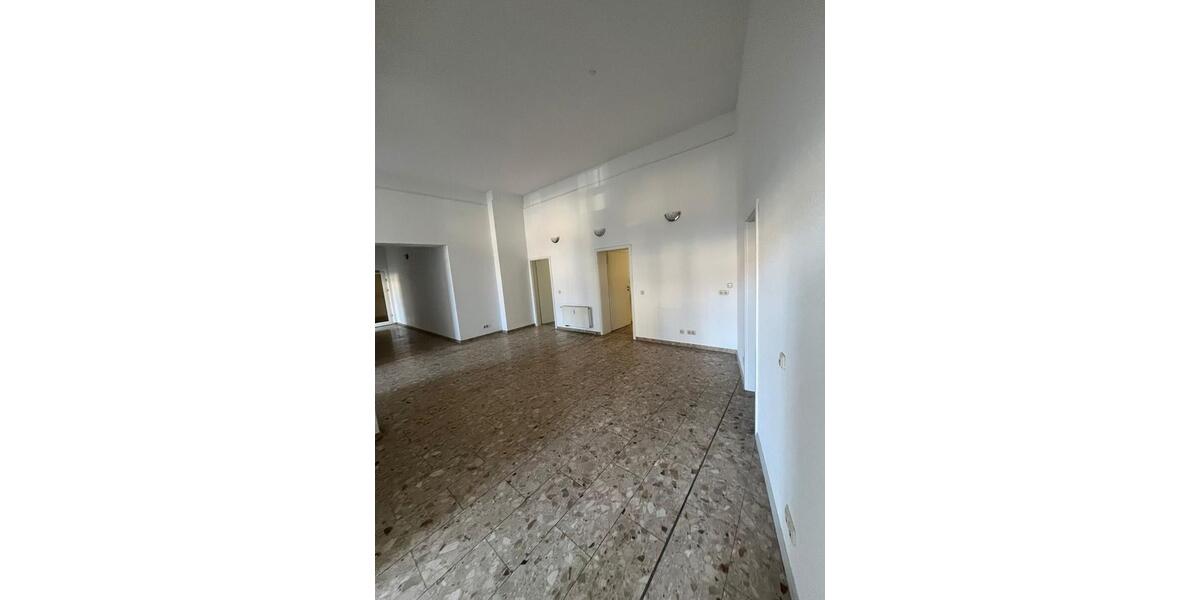 Erdgeschoßwohnung Erfurt - 4 Zimmer, 150 m&sup2;, 1.400&euro; | Angebot:25515319