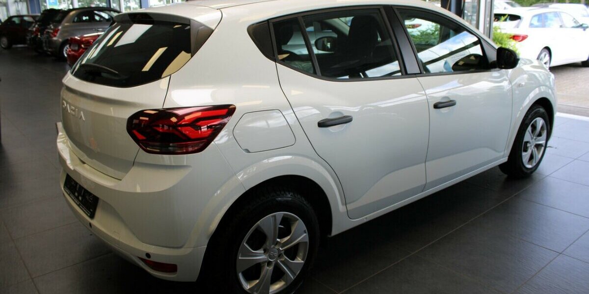 Dacia Sandero SCe 65 Essential - Klima - 18.622 km 13.480 &euro; Euskirchen 53881
