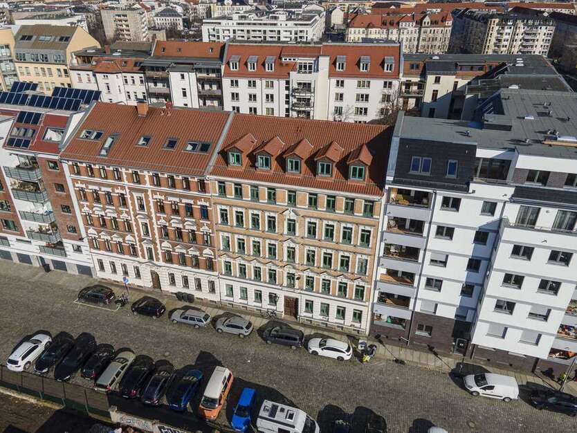 Tolle 2-Zimmer Dachgeschoßwohnung mit Loggia - Direkt am Lene-Voigt-Park