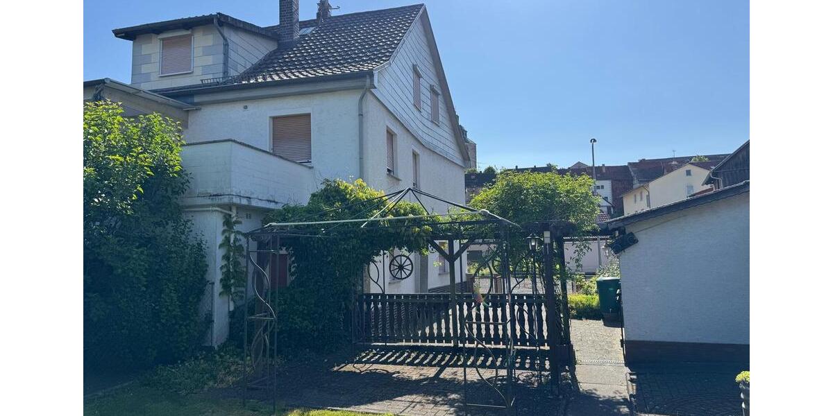 Doppelhaushälfte Sontra - 8 Zimmer, 173 m&sup2;, 110.000&euro; | Angebot:26357357