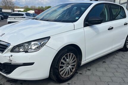 Peugeot 308 153.000 km 2.890 &euro; Irlich 56567