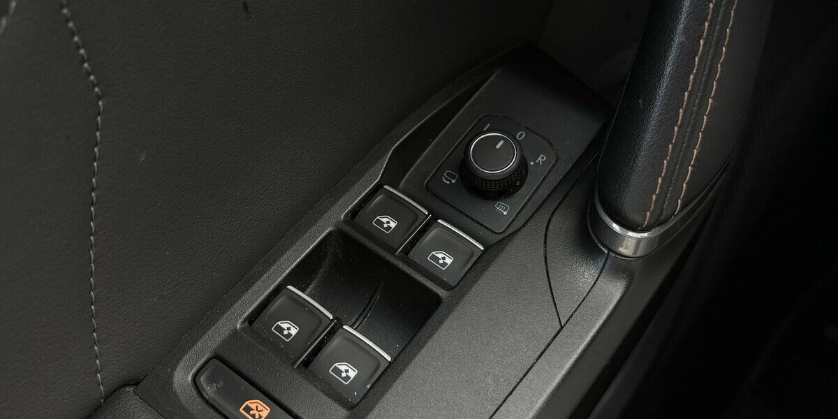 Cupra Formentor 1.5 TSI CARPLAY/NAVI/KAMERA/ACC/AHK 148.927 km 19.900 &euro; Villingen-Schwenningen 78054