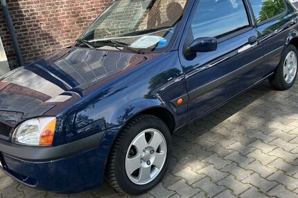 Ford Fiesta 27.864 km 3.333 &euro; Köln 51069