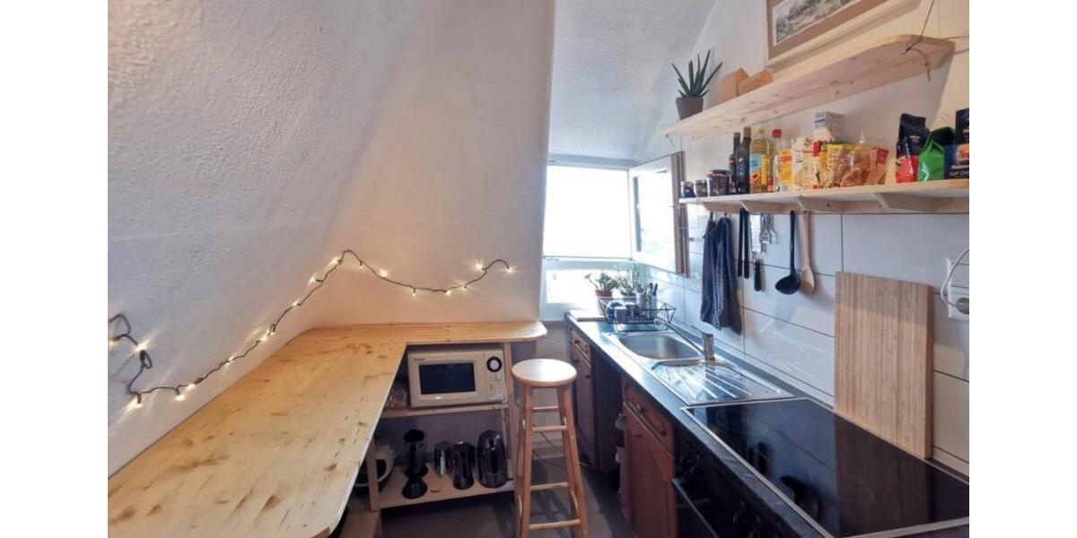 2-Zimmer DG Wohnung in Stuttgart Ost teilmöbliert WG geeignet 2 zimmer