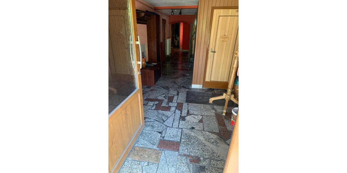 Reihenhaus Werdau - 9 Zimmer, 180 m&sup2;, 89.000&euro; | Angebot:25900449