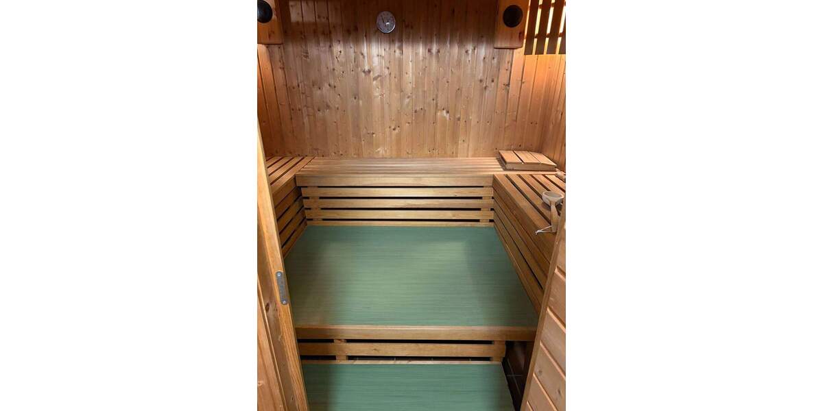 *RESERVIERT* Repräsentativer Flachdach-Bungalow in hervorragendem Zustand mit uneinsehbarem Grundstück und Garage! 5 zimmer