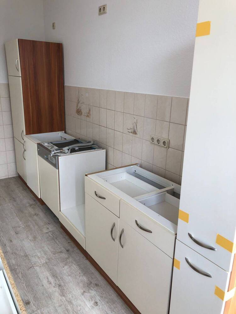 Gepflegte Zwei-Zimmer-Wohnung mit BalkonEinbauküche im Mietpreis enthaltenTageslichtbad zentral gelegen am Fuße der Augustusburg