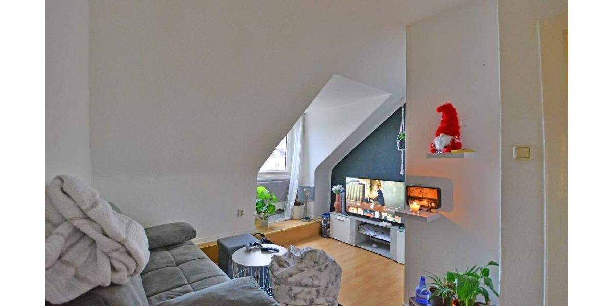 MFH mit 16 Wohneinheiten und 12 Stellplätzen; Eckgrundstück an 2 Straßen, KS-Schillerviertel 3 zimmer