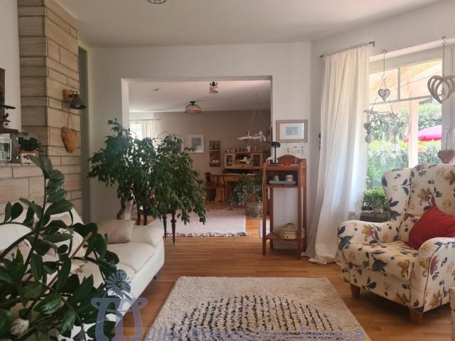 Großzügiges Wohnhaus mit Einliegerwohnung in Höhenlage von Neunkirchen - Einfamilienhaus Neunkirchen | Angebot:20764360
