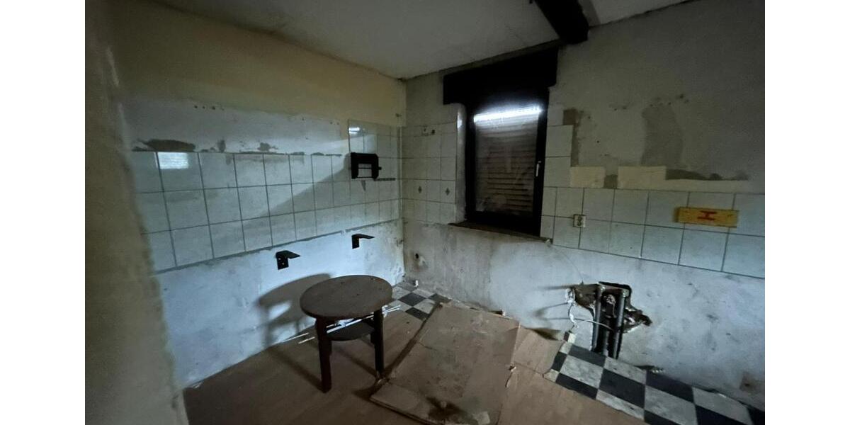 HAUS MIT SCHEUNE südlich von BERLIN 4 zimmer