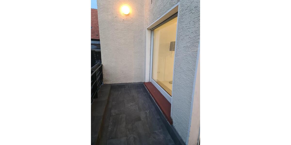 Frisch Renovierte schöne Helle 2 Zimmer-Wohnung mit Balkon 2 zimmer