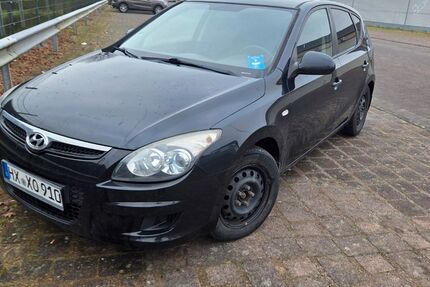 Hyundai i30 186.500 km 2.100 &euro; Beverungen 37688