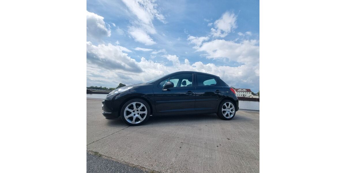 Peugeot 207 85.000 km 5.200 &euro; Oberkrämer 16727