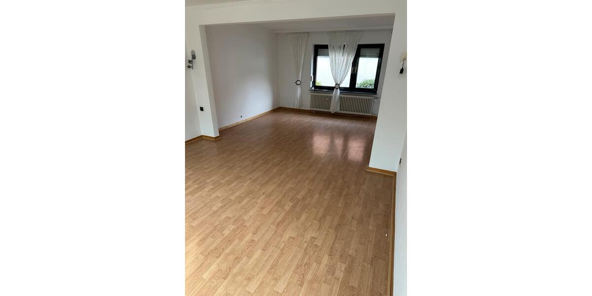 Doppelhaushälfte Düsseldorf Stadtbezirk 6 - 5 Zimmer, 146 m&sup2;, 2.600&euro; | Angebot:26051077