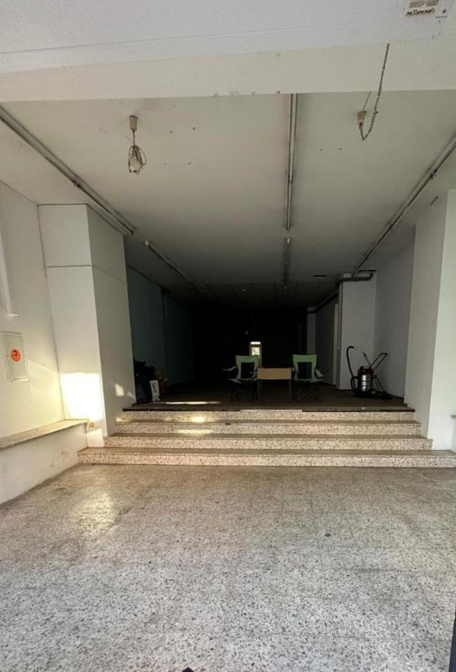 Büro, Laden im Zentrum von Eisenach (ca. 230 m²) mit Sitzgelegenheiten und Grünfläche im Innenhof