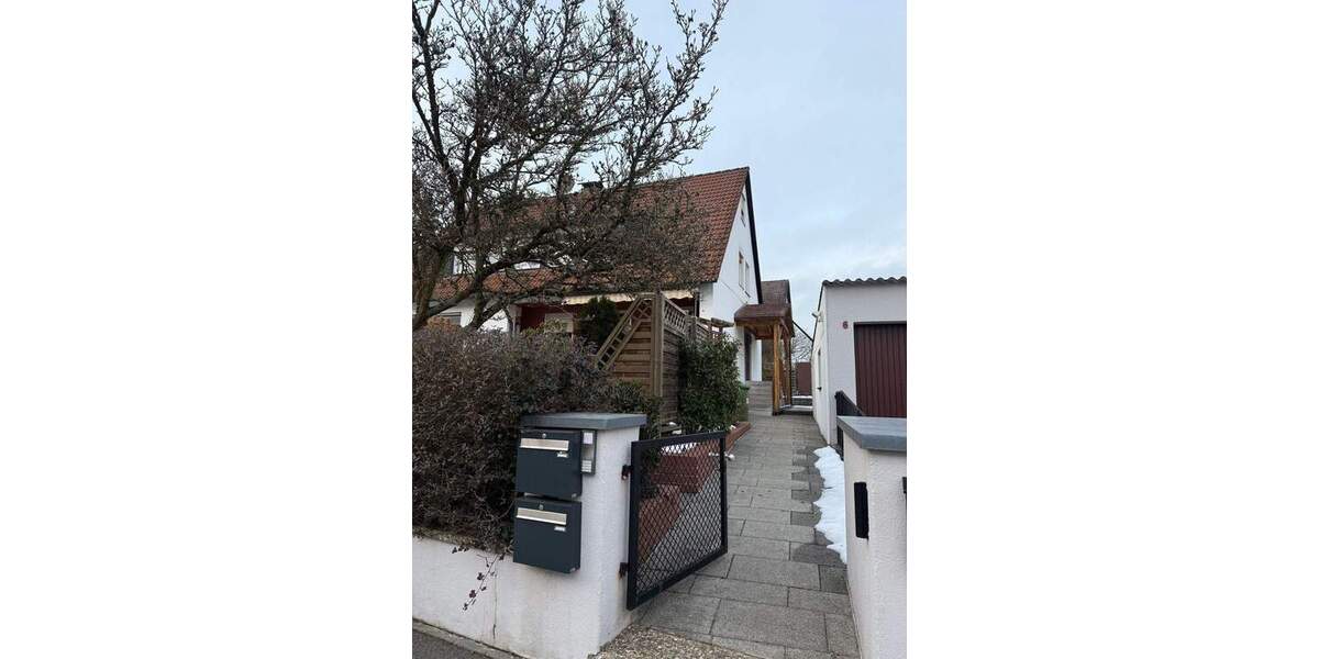 Etagenwohnung Wendelstein - 4 Zimmer, 92 m&sup2;, 1.150&euro; | Angebot:25423568