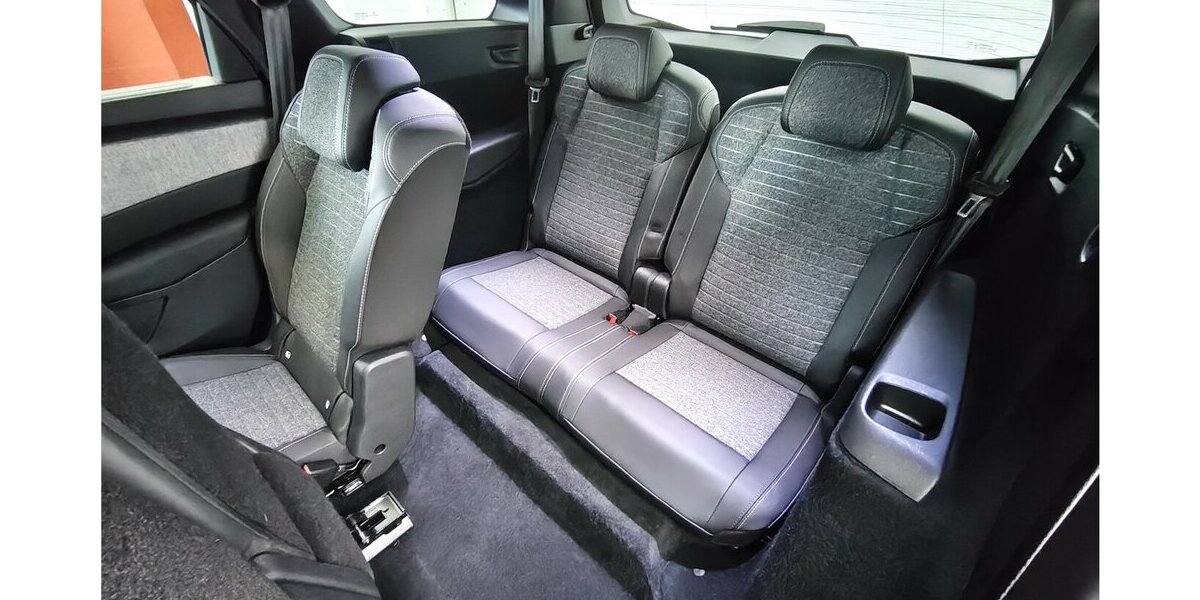 Peugeot 5008 Allure 145 E Hybrid 360° Cam 7 Sitze 43.850 km 28.630 &euro; Lich 35423