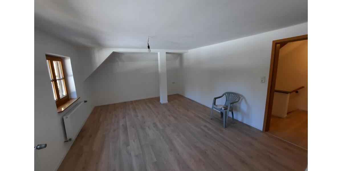 Etagenwohnung Durach - 3 Zimmer, 95 m&sup2;, 1.300&euro; | Angebot:26321397