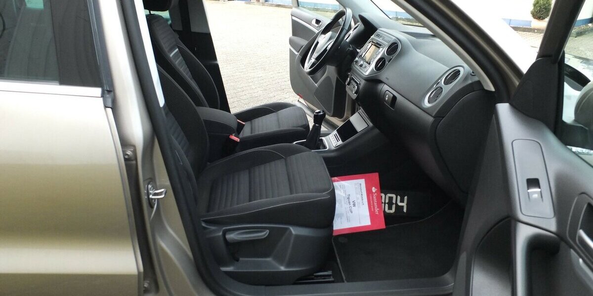 VW Tiguan WM26:CUP SPORT NAVI PARKPILOT TEMPOMAT 87.859 km 10.908 &euro; Köln 50858