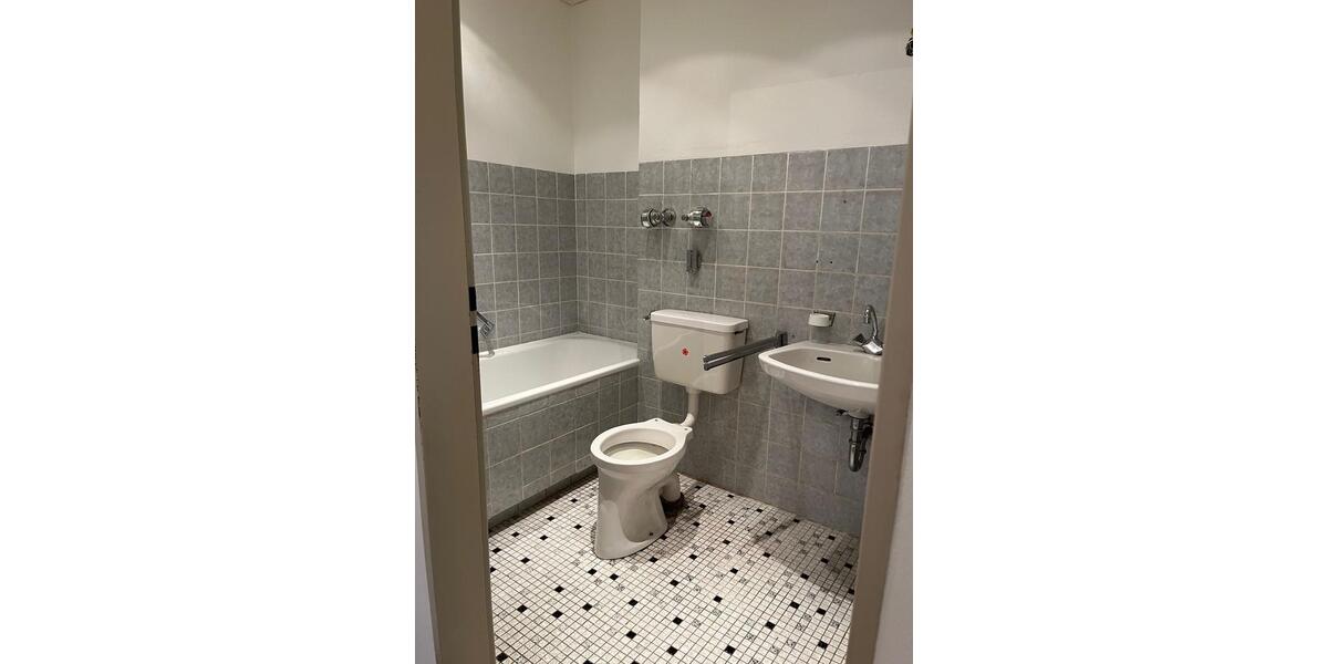 Erdgeschoßwohnung Deggendorf - 4 Zimmer, 96 m&sup2;, 260.000&euro; | Angebot:25760272