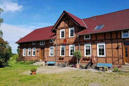 Bauernhaushälfte mit großem Garten 3 zimmer