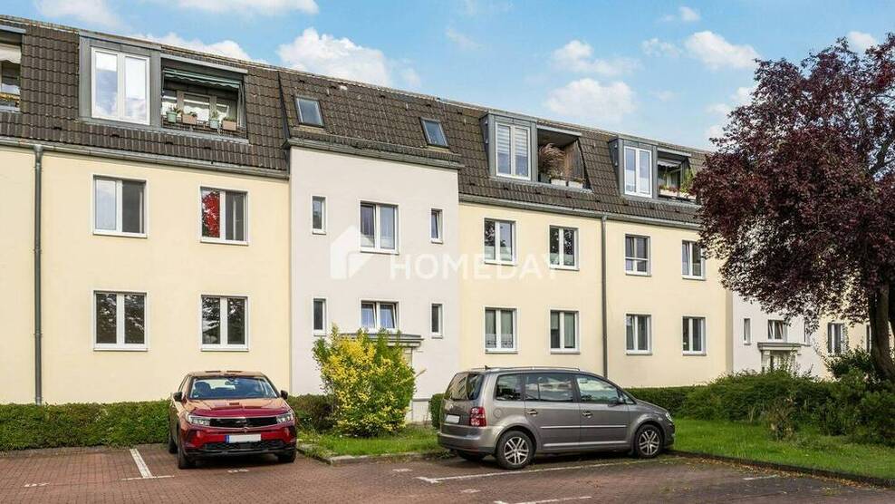 Wohnen mit Komfort: Charmante 2-Zimmer-Wohnung mit Loggia, Stellplatz und Keller