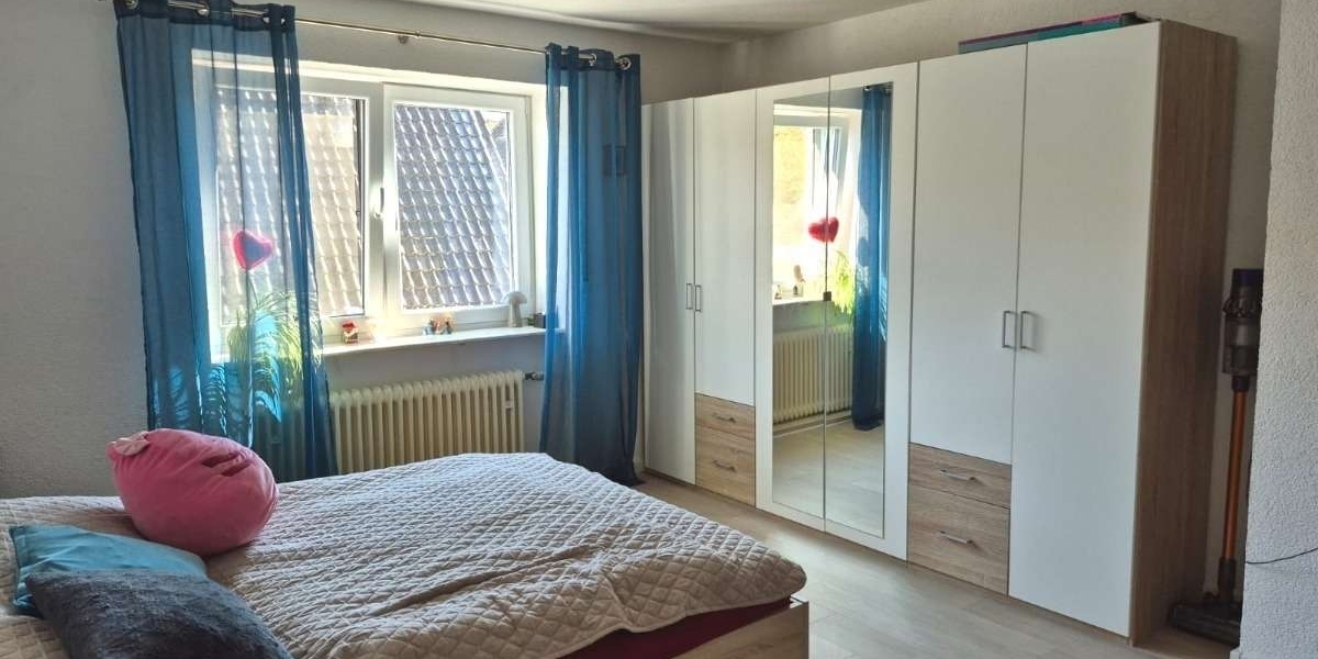 Großzügiges Wohnen für zwei Generationen: Poolbereich mit Poolbar und barrierefreiem EG - Zweifamilienhaus Katzweiler | Angebot:27131010