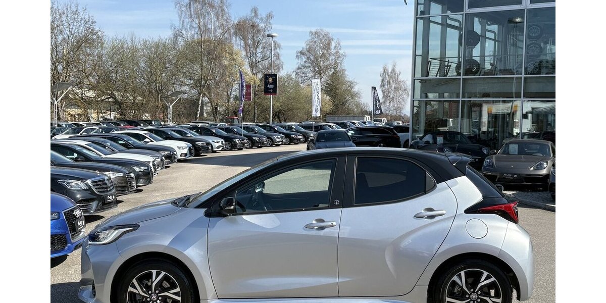 Toyota Yaris Hybrid Team Deutschland KAMER/DAB/1.HAND 10.247 km 21.800 &euro; Villingen-Schwenningen 78054