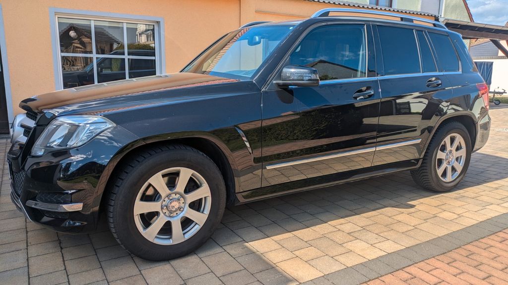 Mercedes-Benz 220 181.000 km 14.900 &euro; Zahna Elster 06895
