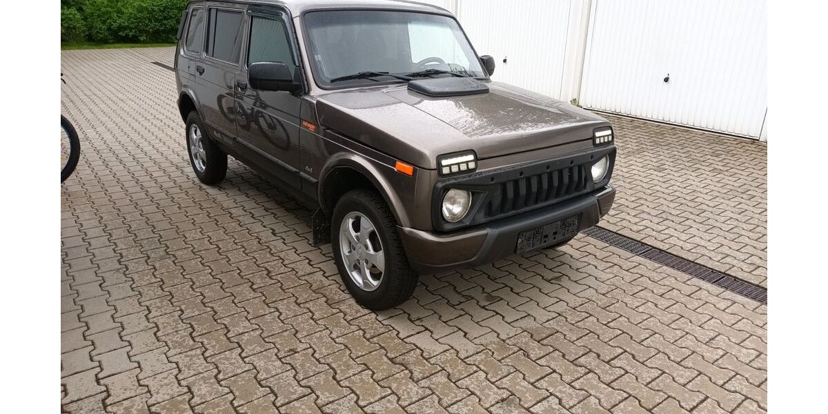 Lada Niva 71.000 km 14.499 &euro; Waldkraiburg 84478