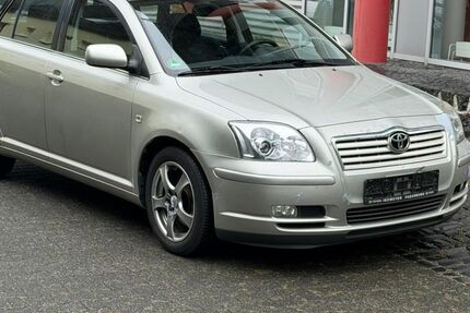 Toyota Avensis 280.000 km 1.799 &euro; Paderborn 33100