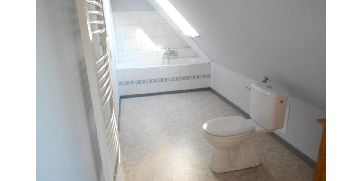 Dachgeschoßwohnung Perleberg - 2 Zimmer, 80 m&sup2;, 510&euro; | Angebot:25980902