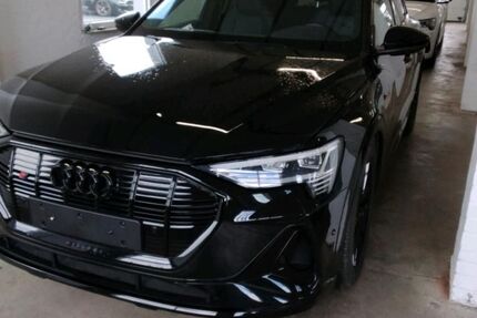 Audi e-tron 71.233 km 33.990 &euro; Hamburg 22047