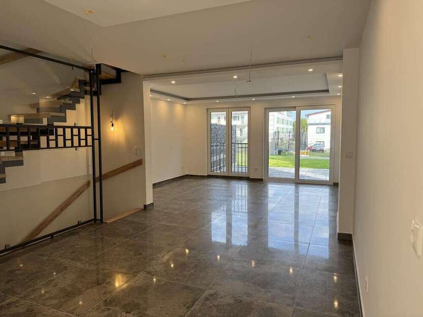Haus zum Mieten in Frankfurt 2.750 € 165 m²