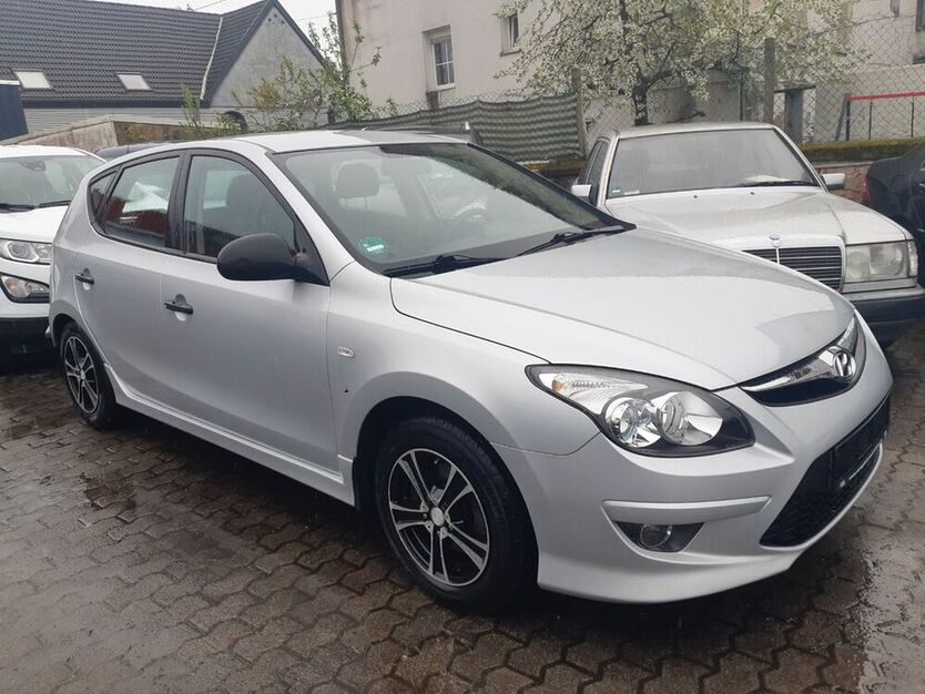 i30