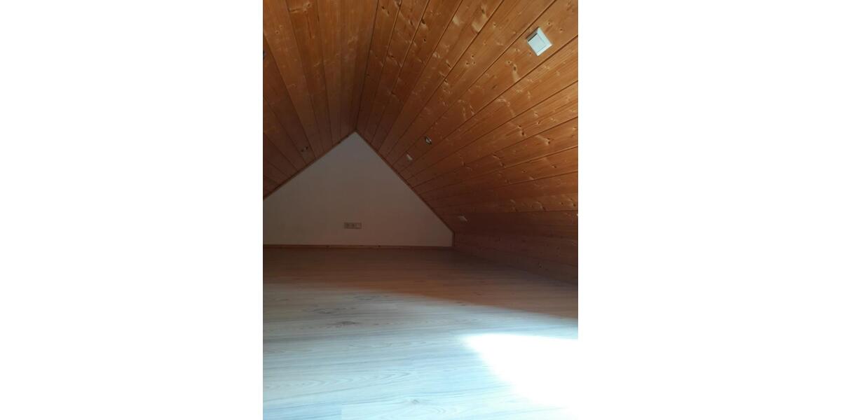 Dachgeschoßwohnung Tauberbischofsheim - 2.5 Zimmer, 65 m&sup2;, 600&euro; | Angebot:25237161