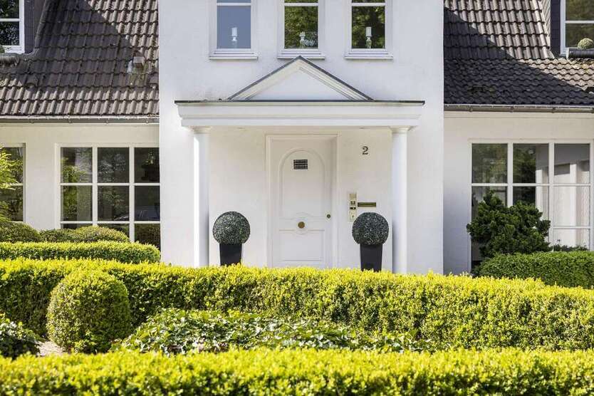 Haus zum Kaufen in Neuss 2.300.000 € 325 m²