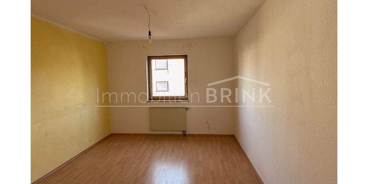 Lichtdurchflutete, große 3-Zimmer Wohnung, Balkon und überdachter Stellplatz in Langenzenn 3 zimmer