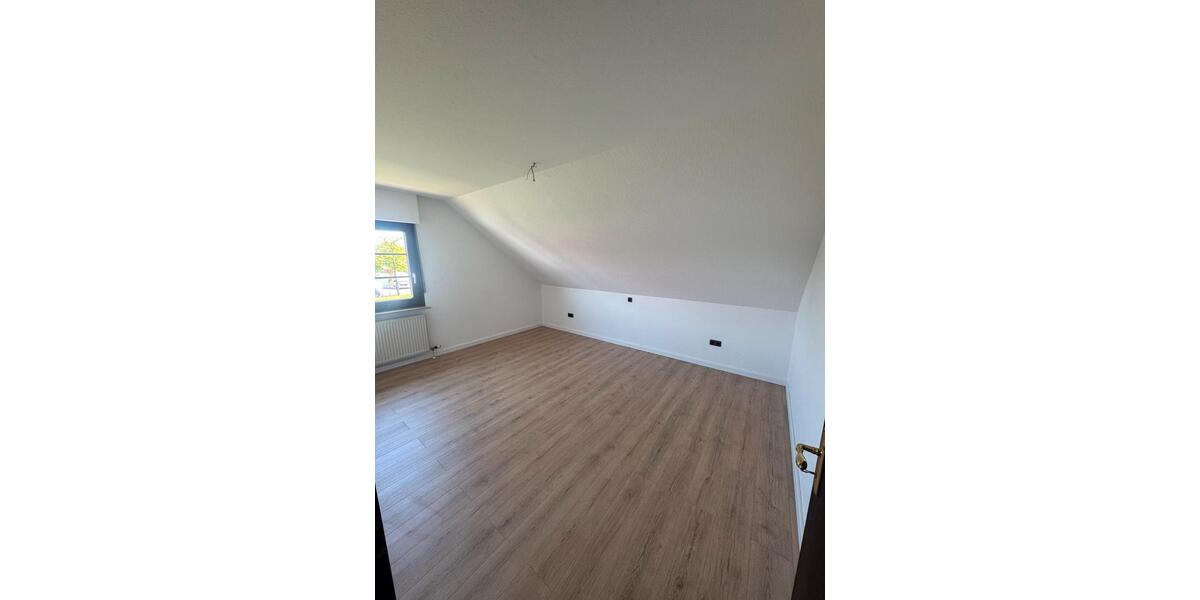 Dachgeschoßwohnung Niedernberg - 3 Zimmer, 64 m&sup2;, 750&euro; | Angebot:26351870
