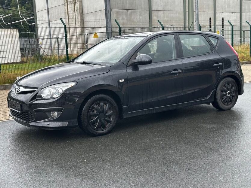 i30