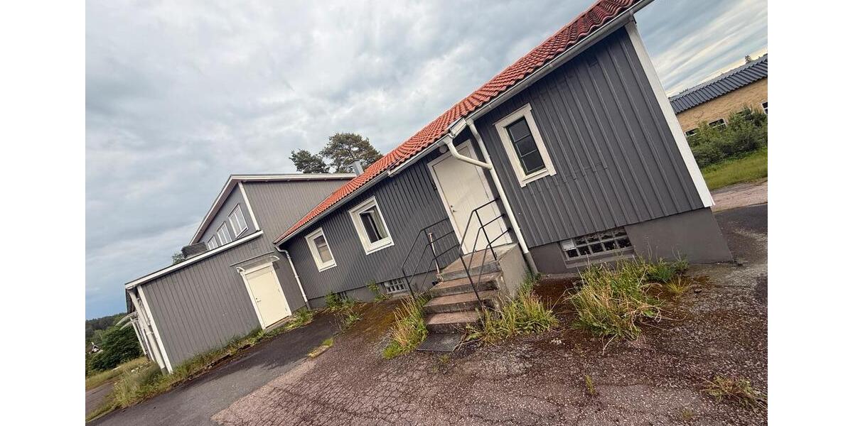 Einfamilienhaus Groß Grönau - 18 Zimmer, 2.000 m&sup2;, 228.000&euro; | Angebot:26826353