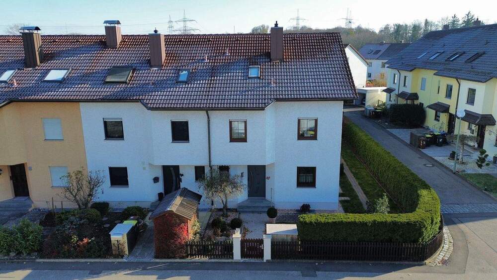 Großzügiges Reihenendhaus mit Dachstudio, schön angelegtem Außenbereich und optimaler Raumaufteilung 5 zimmer