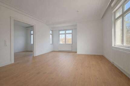 Zimmer Esslingen am Neckar Innenstadt - 2 Zimmer, 1.450&euro; | Angebot:26329800
