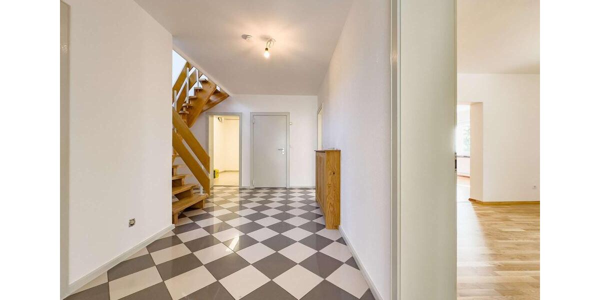 Einfamilienhaus Hauzenberg - 6 Zimmer, 192 m&sup2;, 1.350&euro; | Angebot:26297669