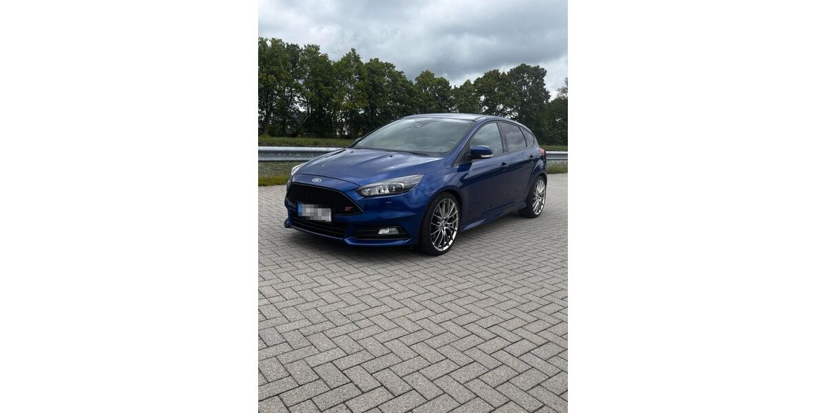 Ford Focus 114.094 km 16.500 &euro; Ibbenbüren 49479